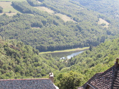 Vue plongeante sur le Lot du village de la Vinzelle